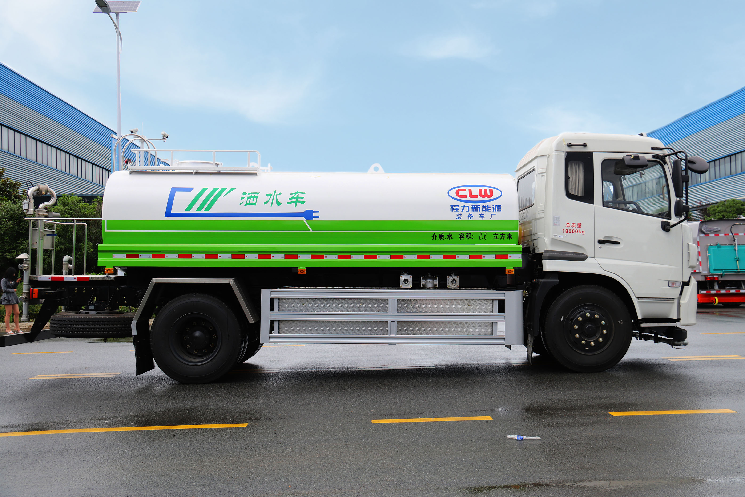 東風(fēng)天錦8.6方純電動綠化灑水車圖片3