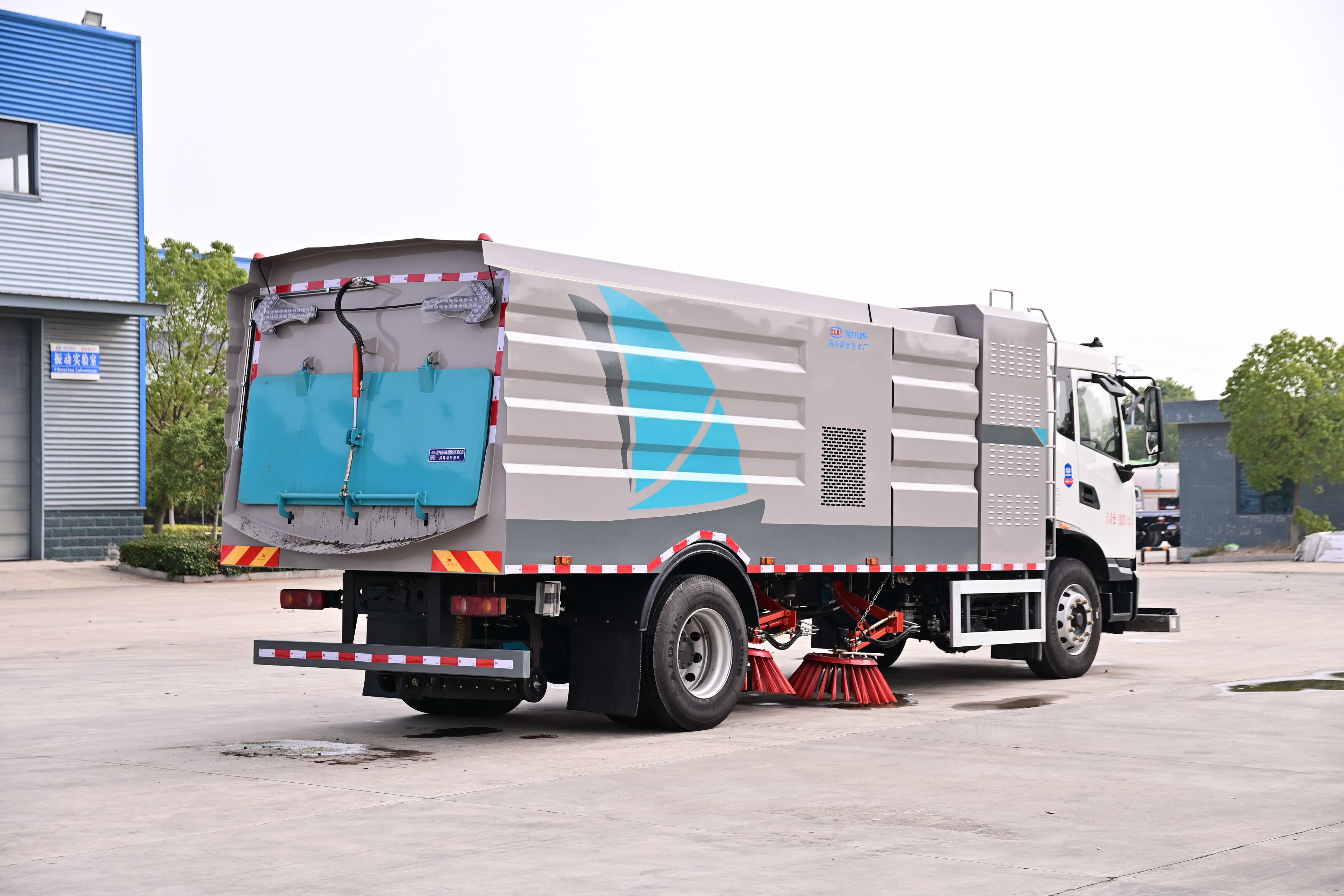 東風天錦純電動12方掃路車加裝機場專用圖片4