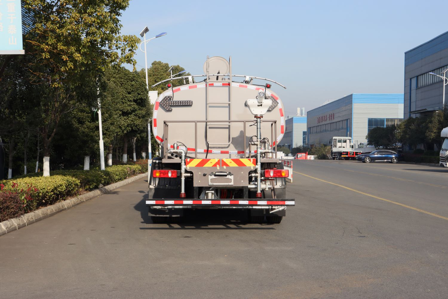 東風天錦純電動10方多功能灑水車圖片5