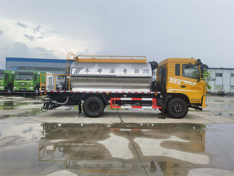 東風(fēng)D3S 9.21方智能型瀝青灑布車(chē)圖片3