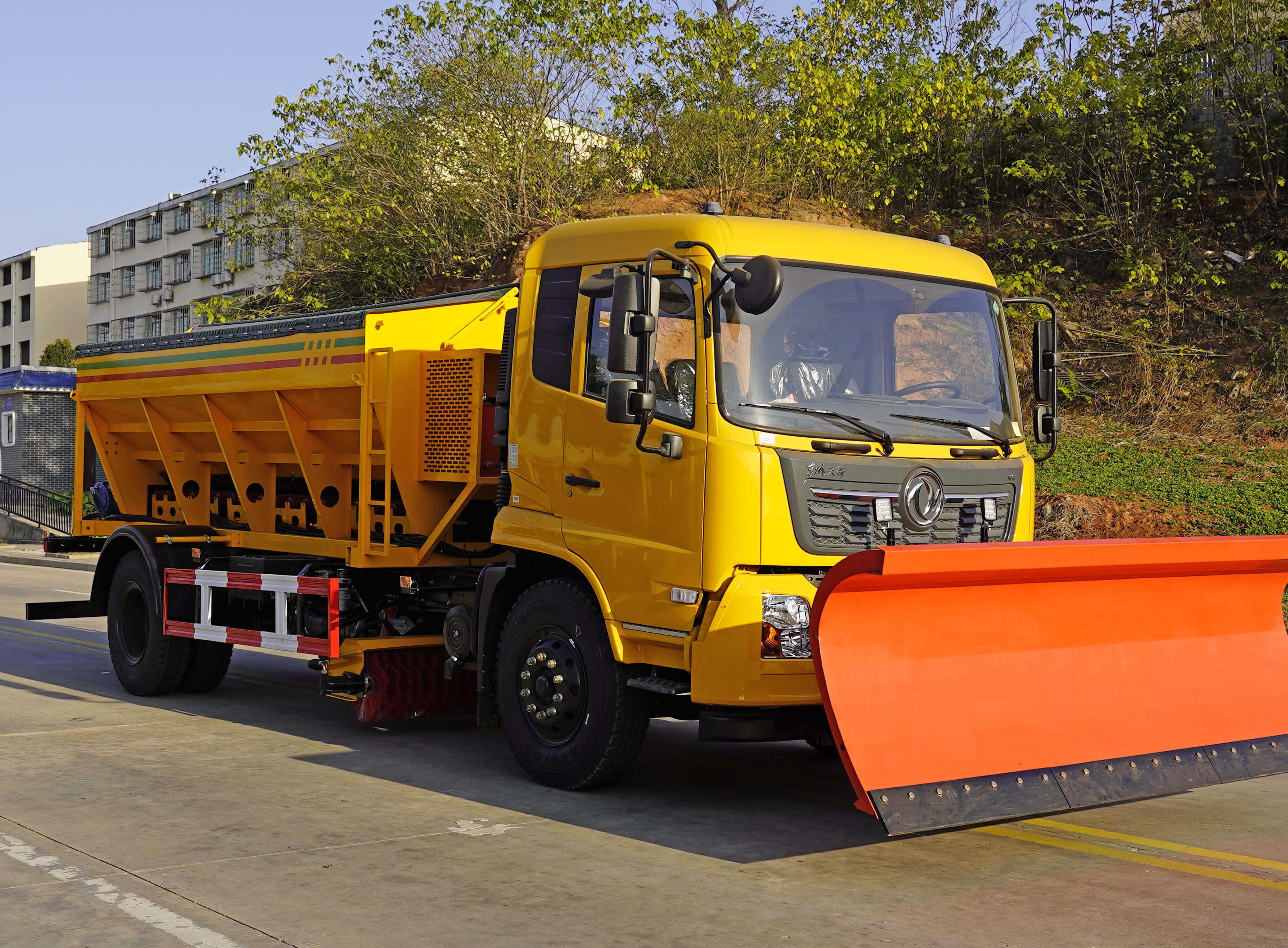 東風(fēng)天錦多功能除雪車融雪車